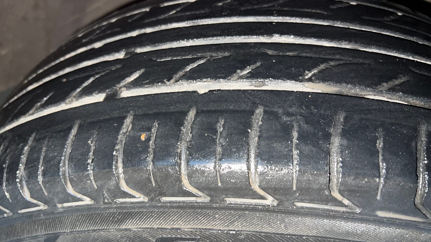 Used 2019 Maruti Suzuki New Ertiga ZXi Petrol Manual tyres RIGHT FRONT TYRE TREAD VIEW