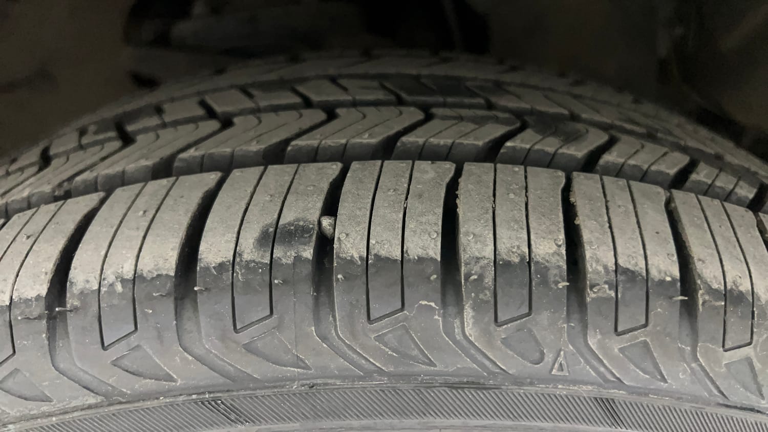 Used 2018 Tata Hexa XT 4x2 7 STR Diesel Manual tyres LEFT FRONT TYRE TREAD VIEW
