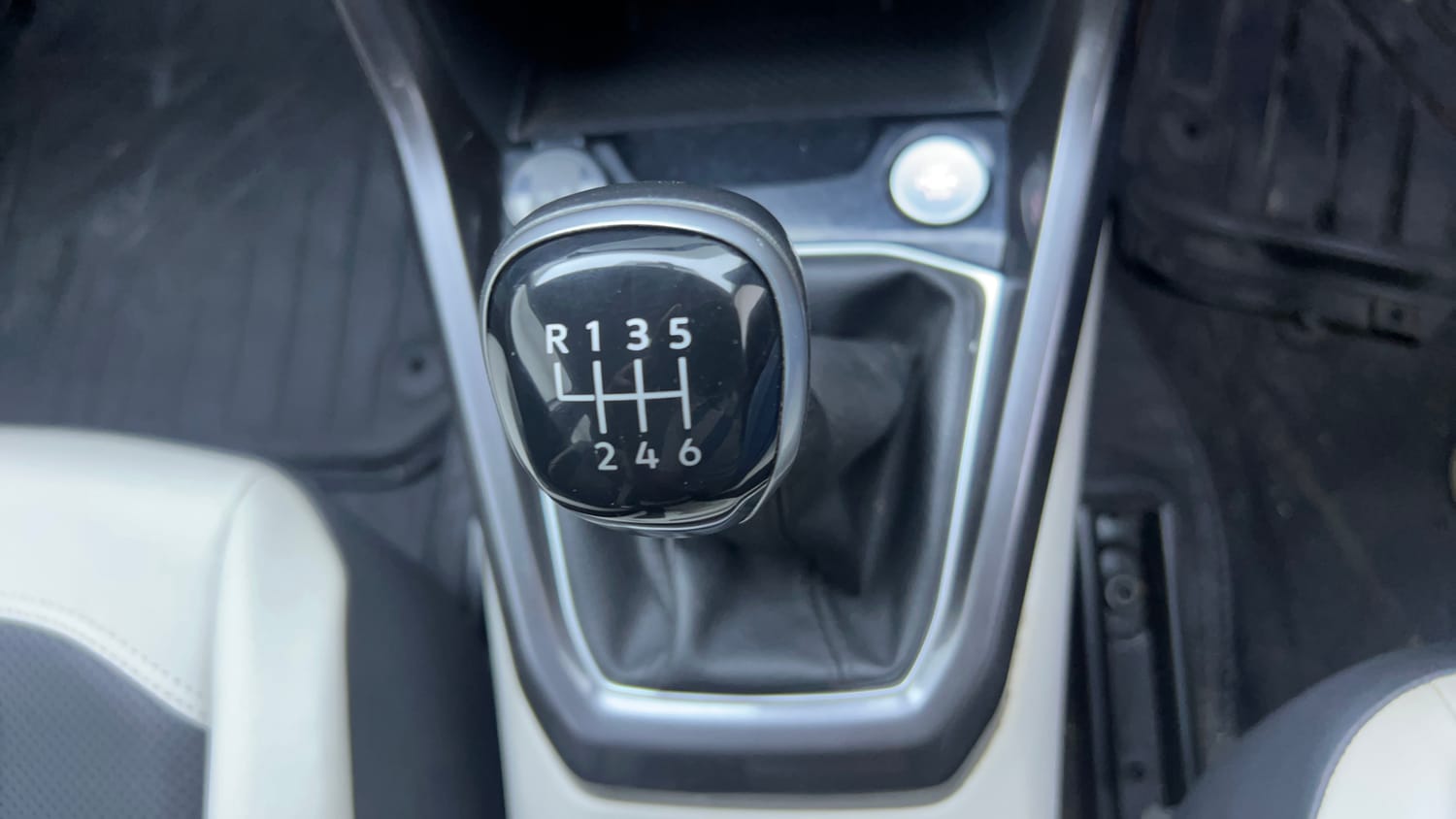 Used 2022 Volkswagen Taigun Topline 1.0 TSI MT Petrol Manual interior GEAR  KNOB VIEW
