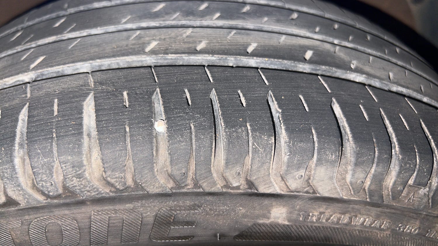 Used 2025 Maruti Suzuki Swift ZXi Plus Dual Tone AMT Petrol Automatic tyres RIGHT FRONT TYRE TREAD VIEW