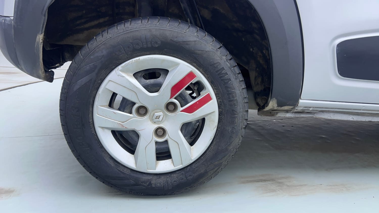 Used 2017 Renault Kwid RXT Petrol Manual tyres RIGHT REAR TYRE RIM VIEW