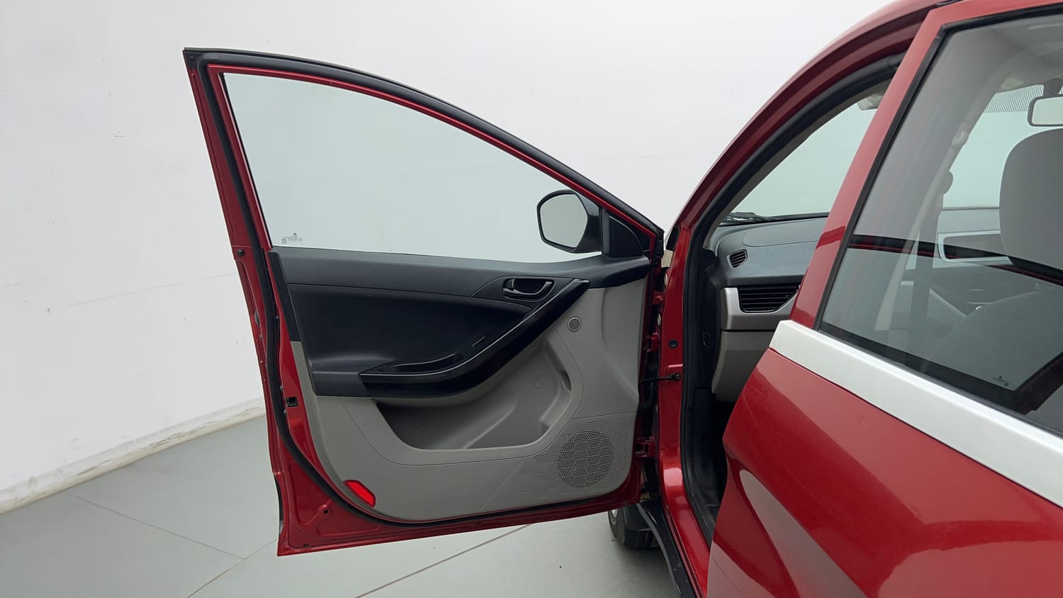 Used 2018 Tata Nexon XM Petrol Manual interior LEFT FRONT DOOR OPEN VIEW