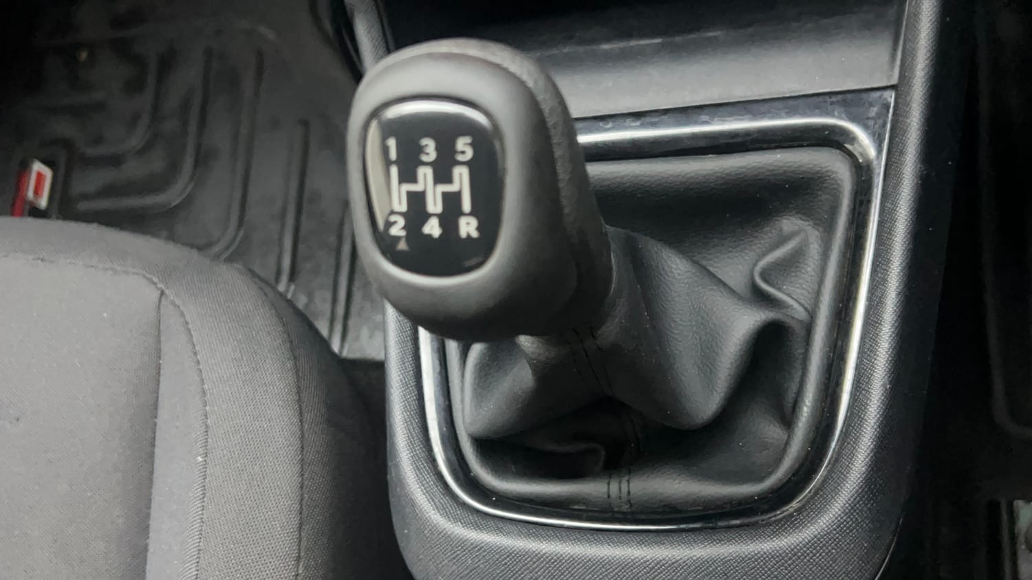 Used 2022 Tata Punch Pure MT Petrol Manual interior GEAR  KNOB VIEW