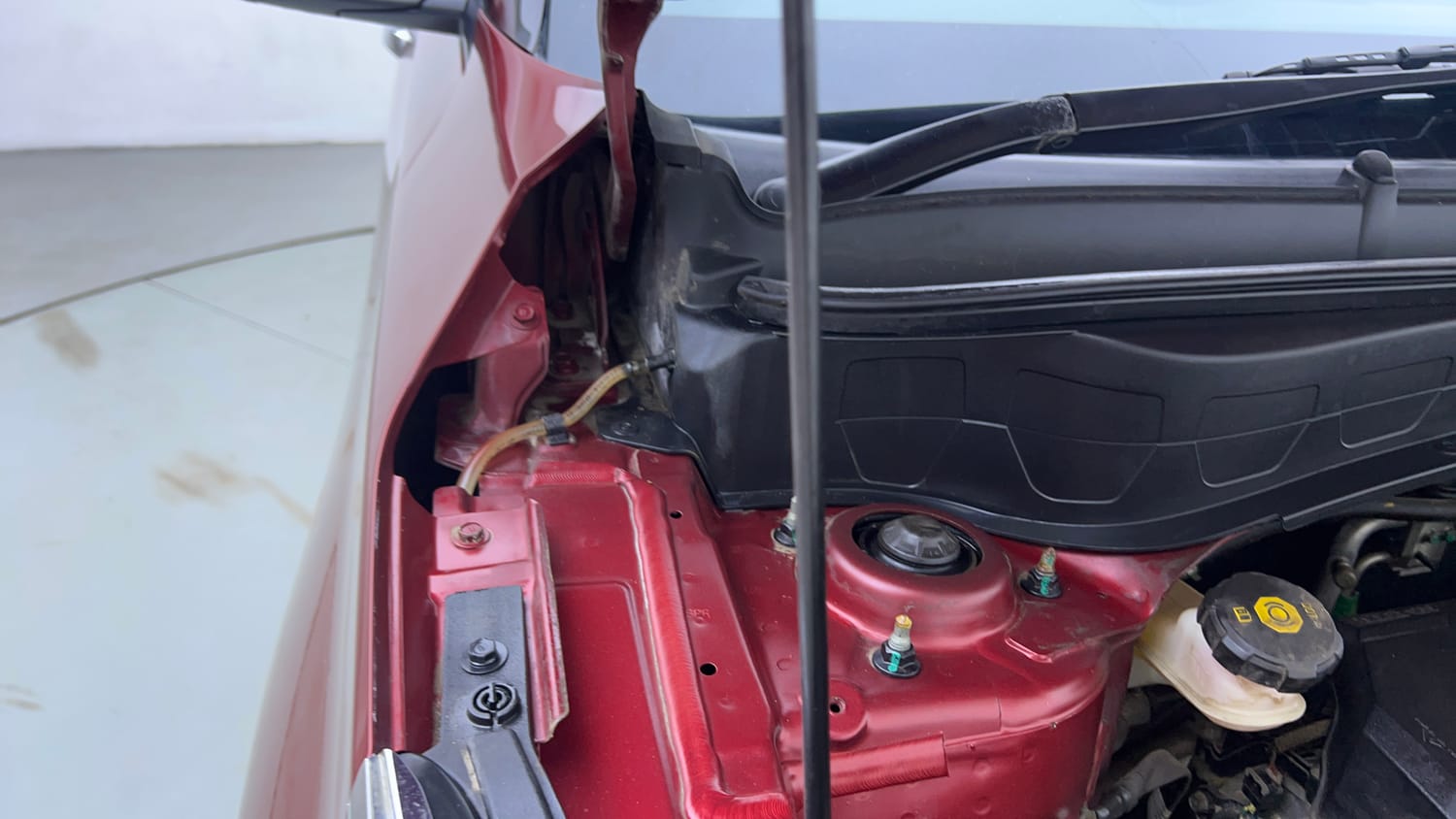 Used 2020 Kia Seltos HTX IVT 1.5 Petrol Automatic engine ENGINE RIGHT SIDE HINGE & APRON VIEW
