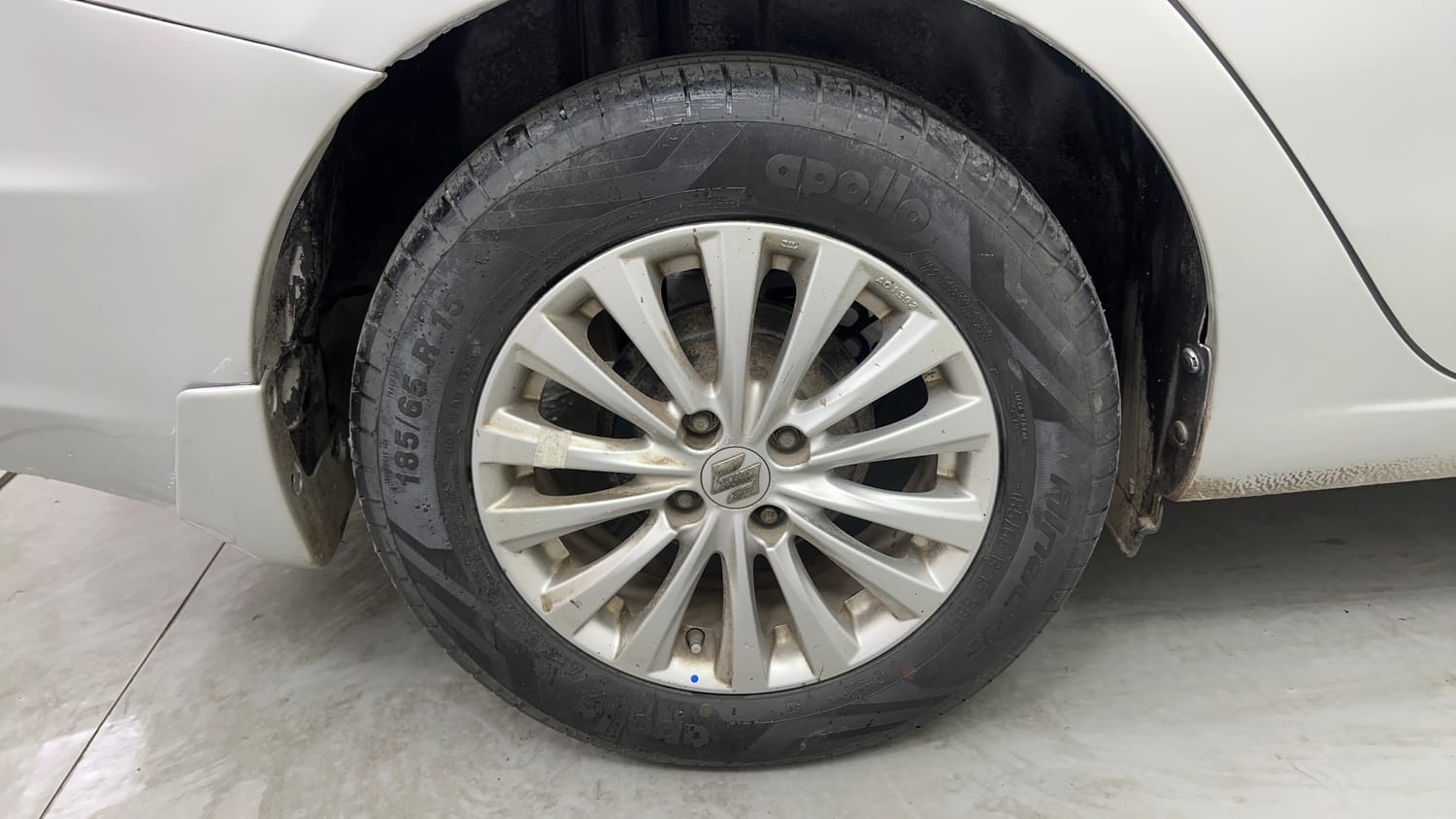 Used 2015 Maruti Suzuki Ciaz ZXi  AT Petrol Automatic tyres RIGHT REAR TYRE RIM VIEW