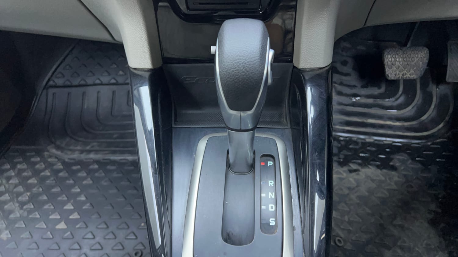 Used 2016 Ford EcoSport Titanium 1.5L Ti-VCT AT Petrol Automatic interior GEAR  KNOB VIEW