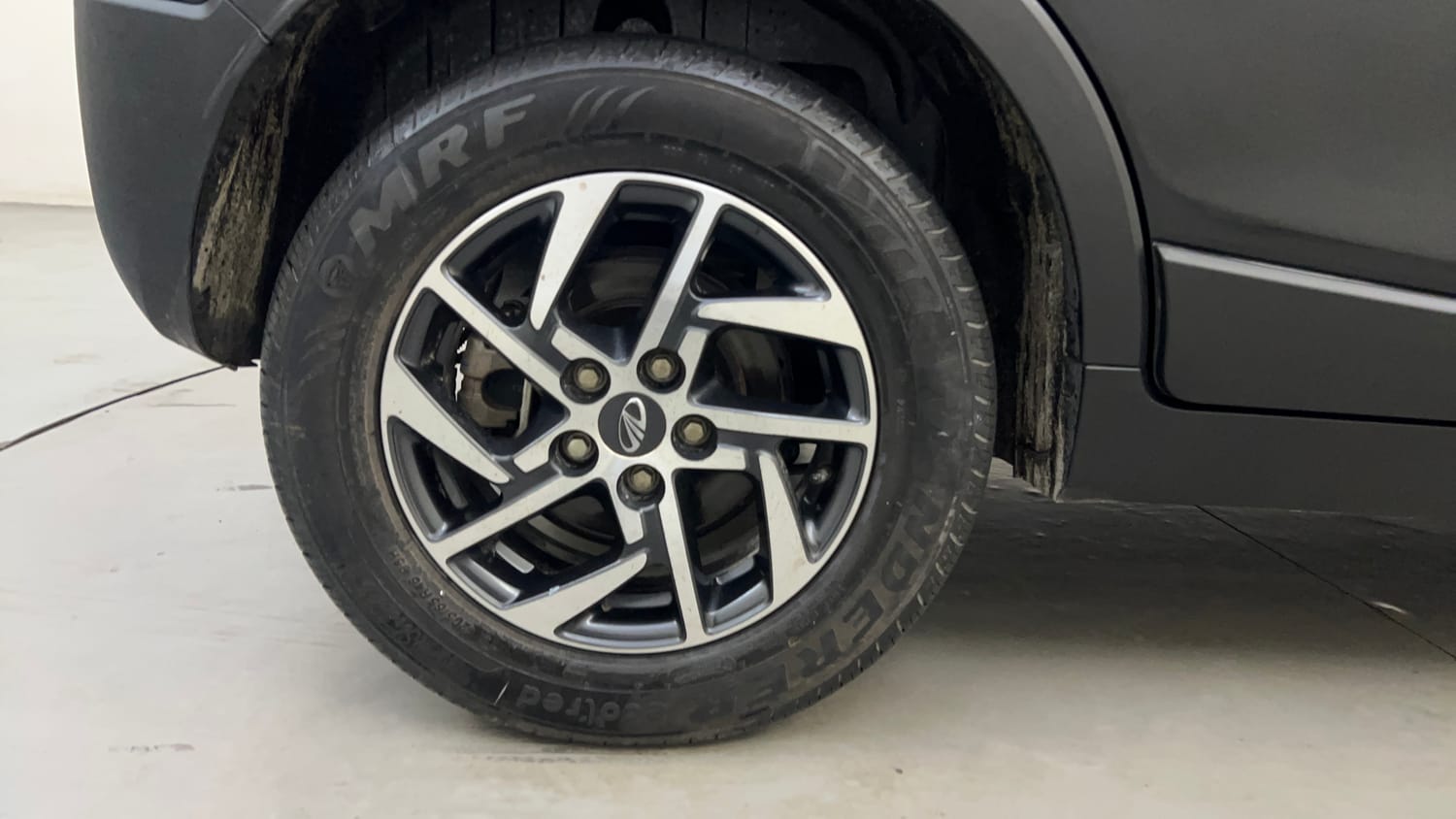 Used 2022 Mahindra XUV 300 W8 (O) 1.2 Petrol Petrol Manual tyres RIGHT REAR TYRE RIM VIEW