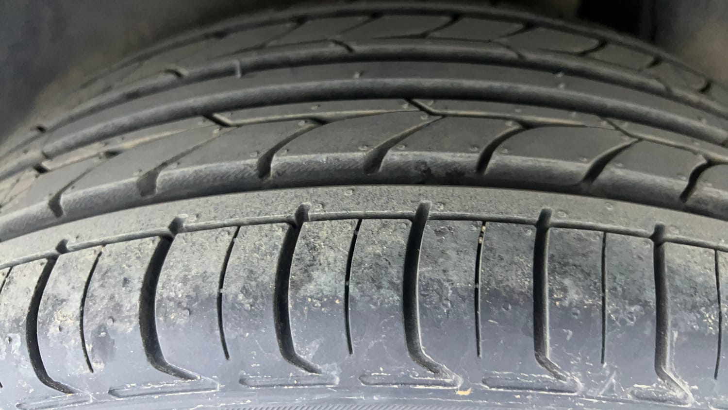 Used 2019 Maruti Suzuki Ciaz Alpha Hybrid 1.5 AT Petrol Automatic tyres LEFT REAR TYRE TREAD VIEW