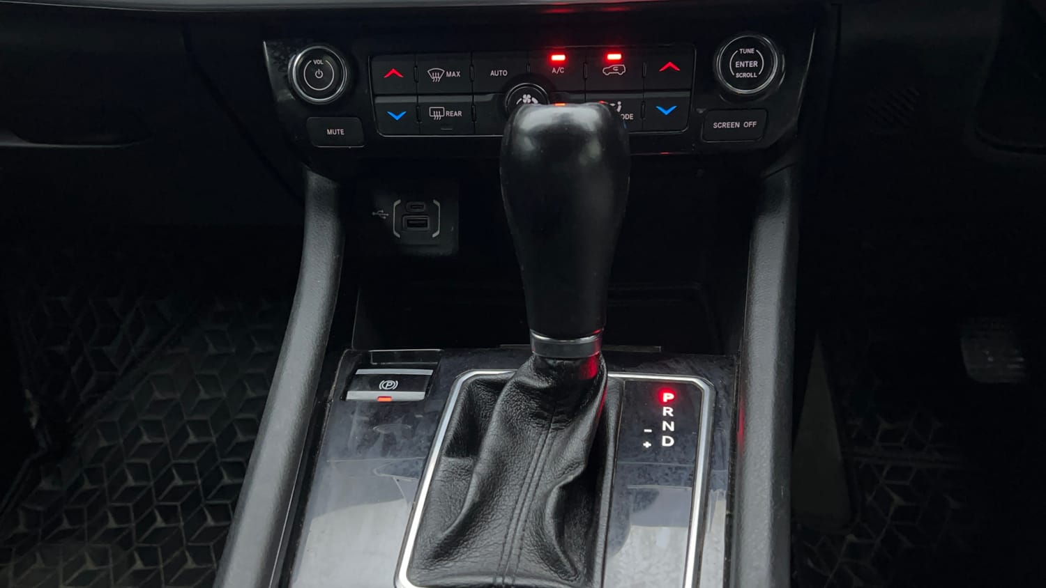 Used 2021 Jeep Compass Model S (O) 1.4 Petrol DCT Petrol Automatic interior GEAR  KNOB VIEW
