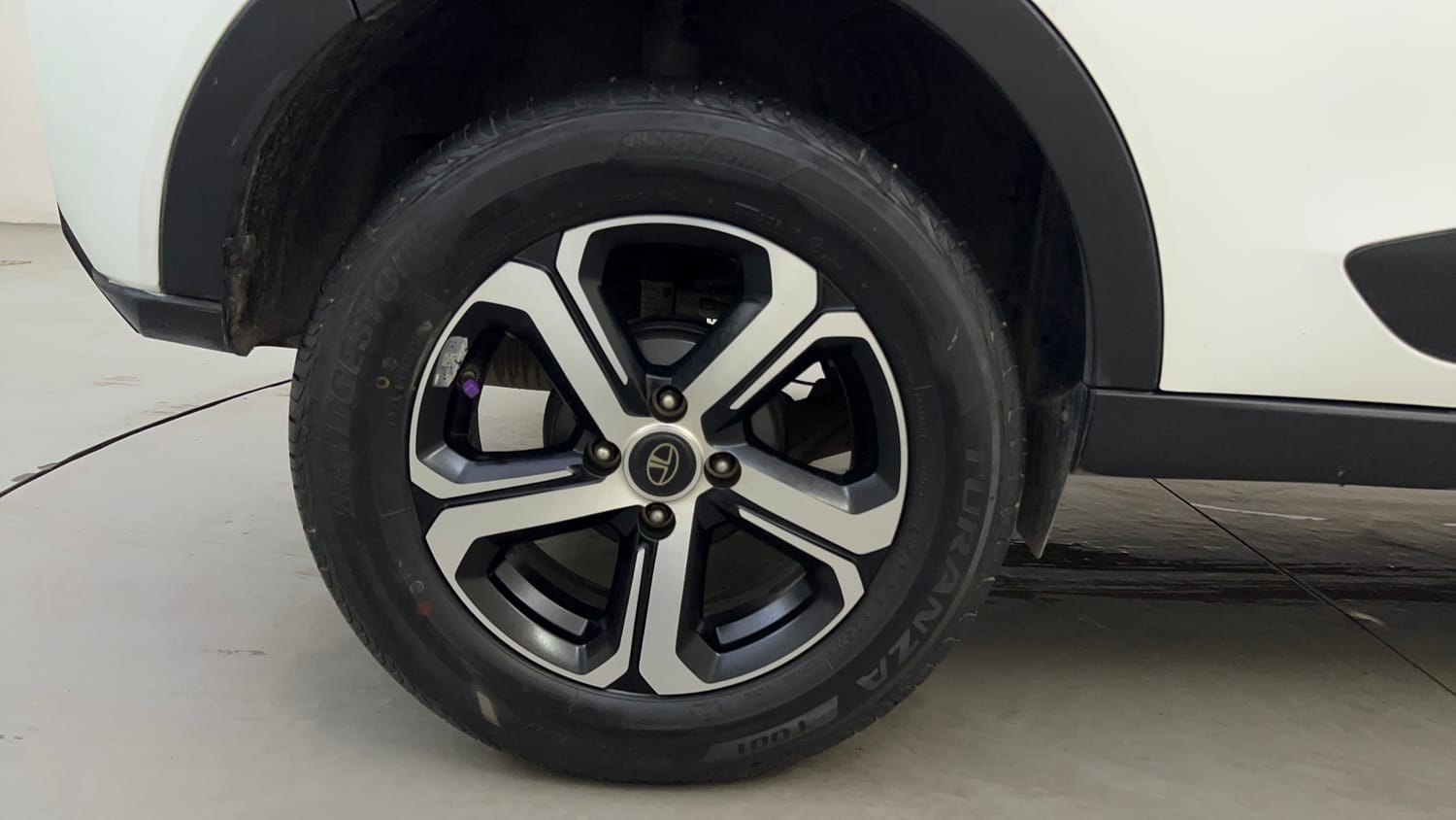 Used 2022 Tata Nexon XZA Plus (Premium) Petrol Automatic tyres RIGHT REAR TYRE RIM VIEW