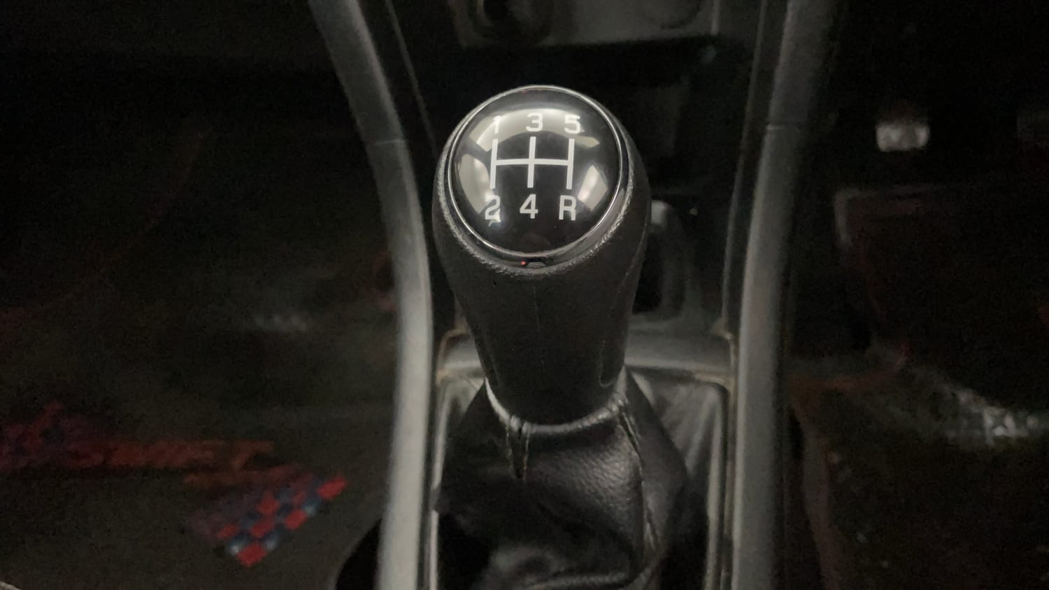 Used 2013 Maruti Suzuki Swift VXi Petrol Manual interior GEAR  KNOB VIEW