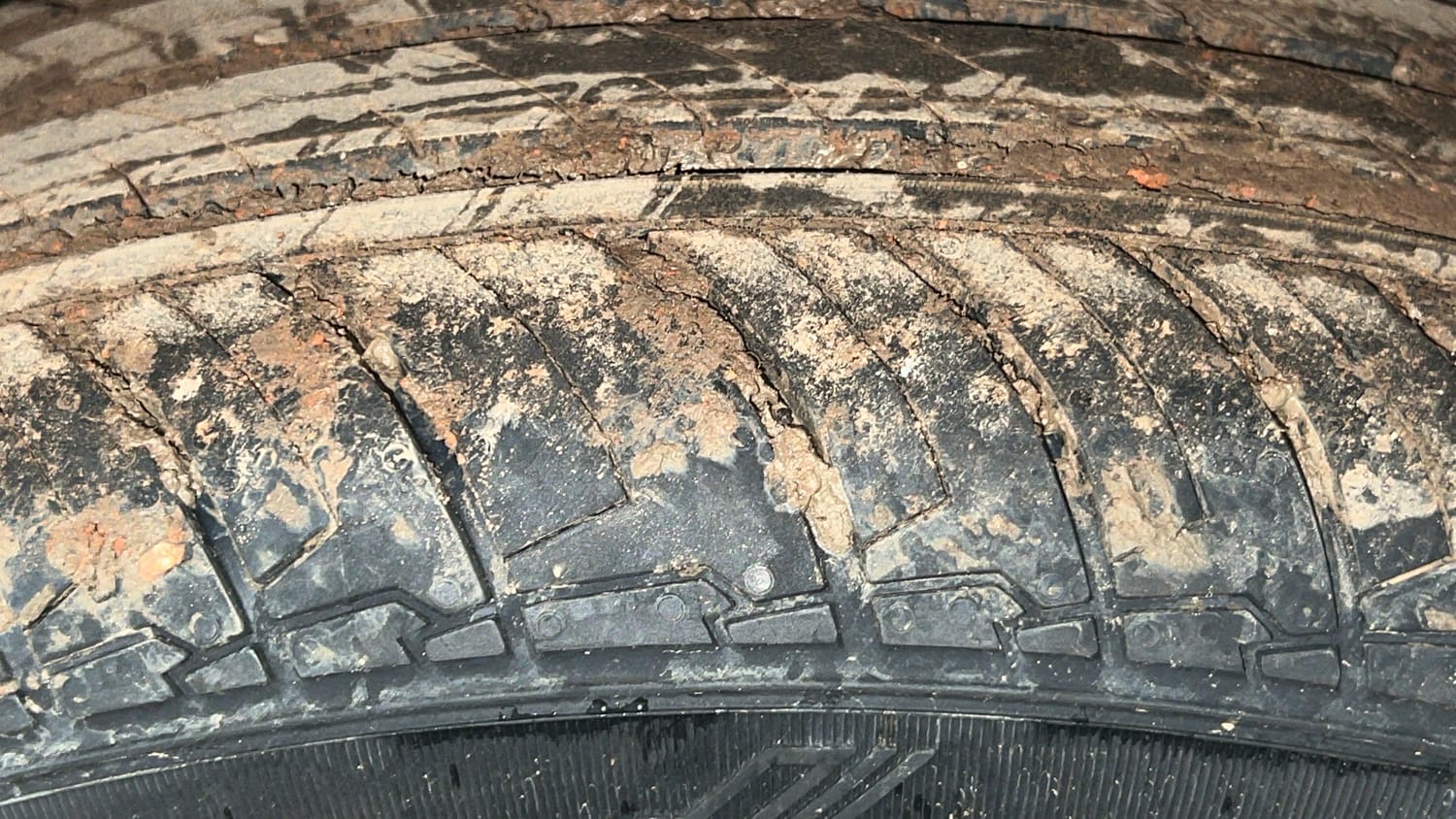 Used 2024 Hyundai Exter SX (O) Connect 1.2 AMT Petrol Automatic tyres LEFT REAR TYRE TREAD VIEW