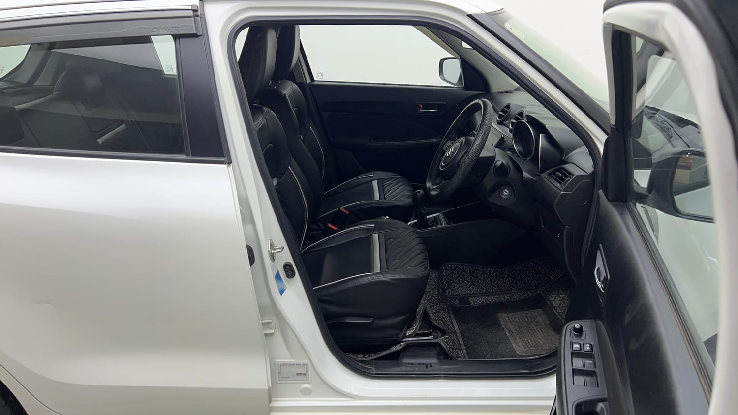 Used 2023 Maruti Suzuki Swift VXi Petrol Manual interior RIGHT SIDE FRONT DOOR CABIN VIEW