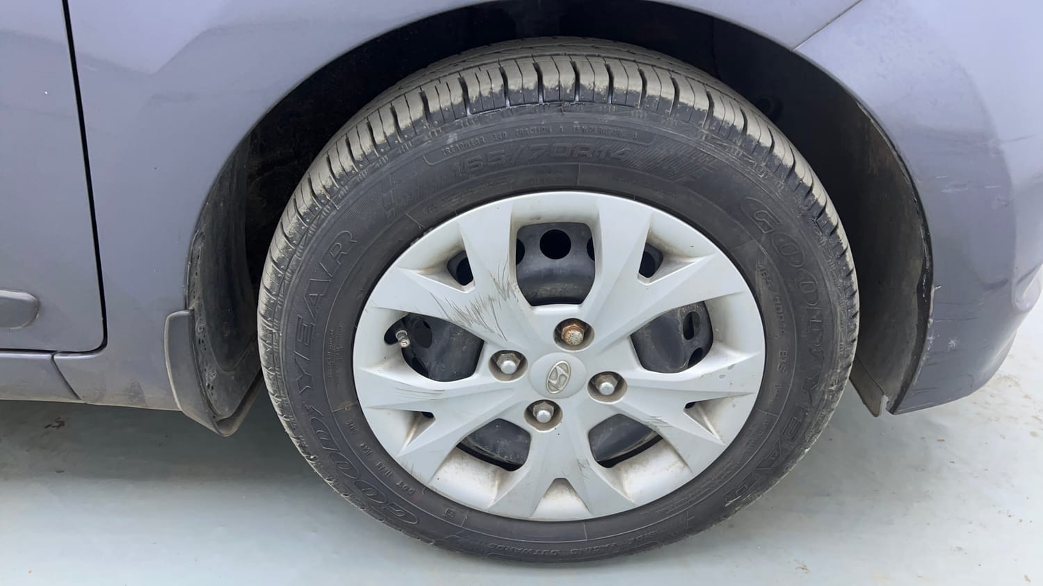 Used 2014 Hyundai Grand i10 Sportz AT 1.2 Kappa VTVT Petrol Automatic tyres RIGHT FRONT TYRE RIM VIEW