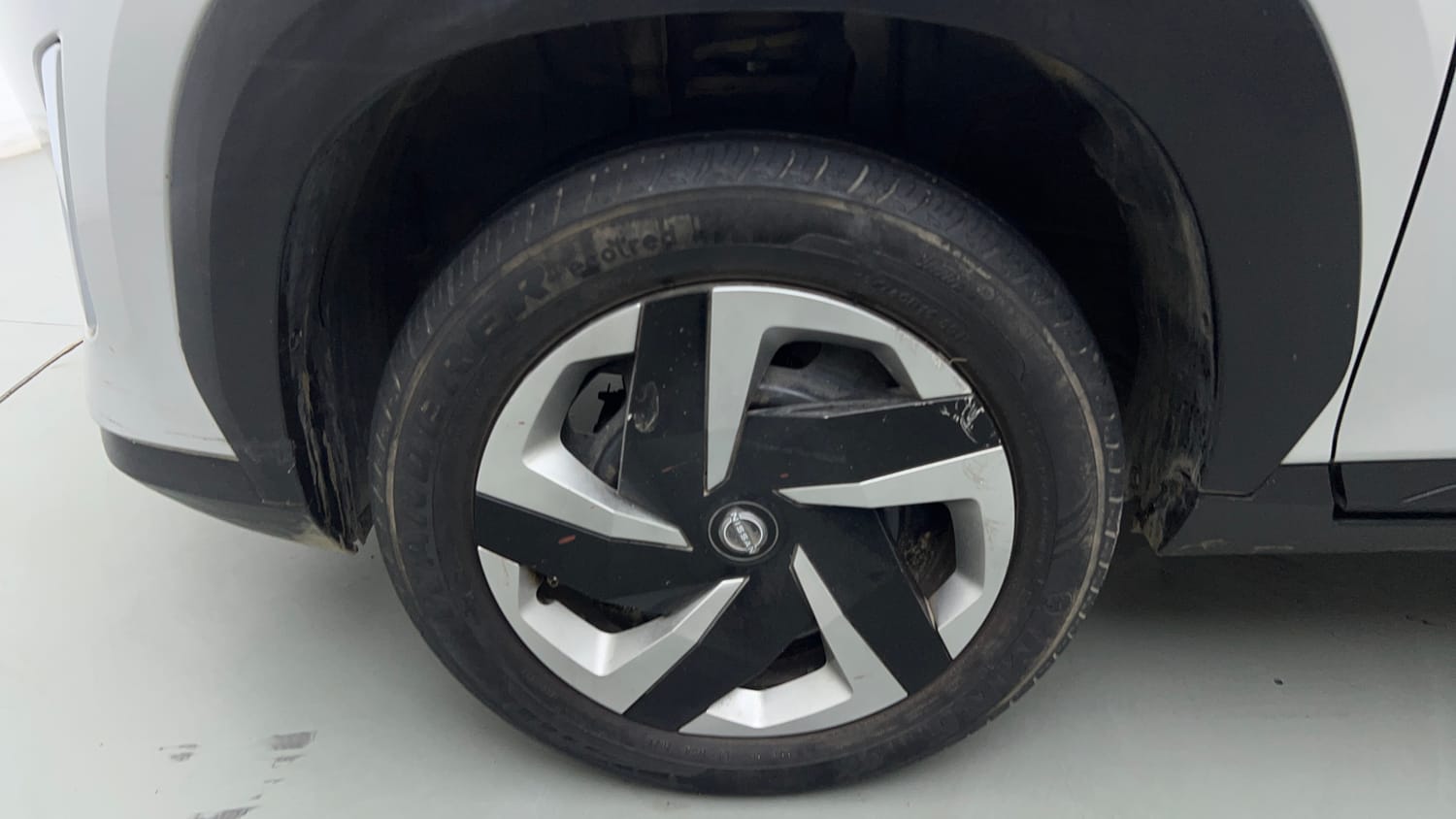 Used 2021 Nissan Magnite XL Petrol Manual tyres LEFT FRONT TYRE RIM VIEW