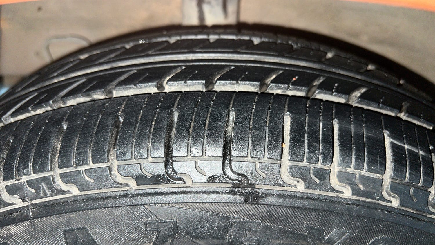Used 2014 null Petrol Manual tyres RIGHT REAR TYRE TREAD VIEW