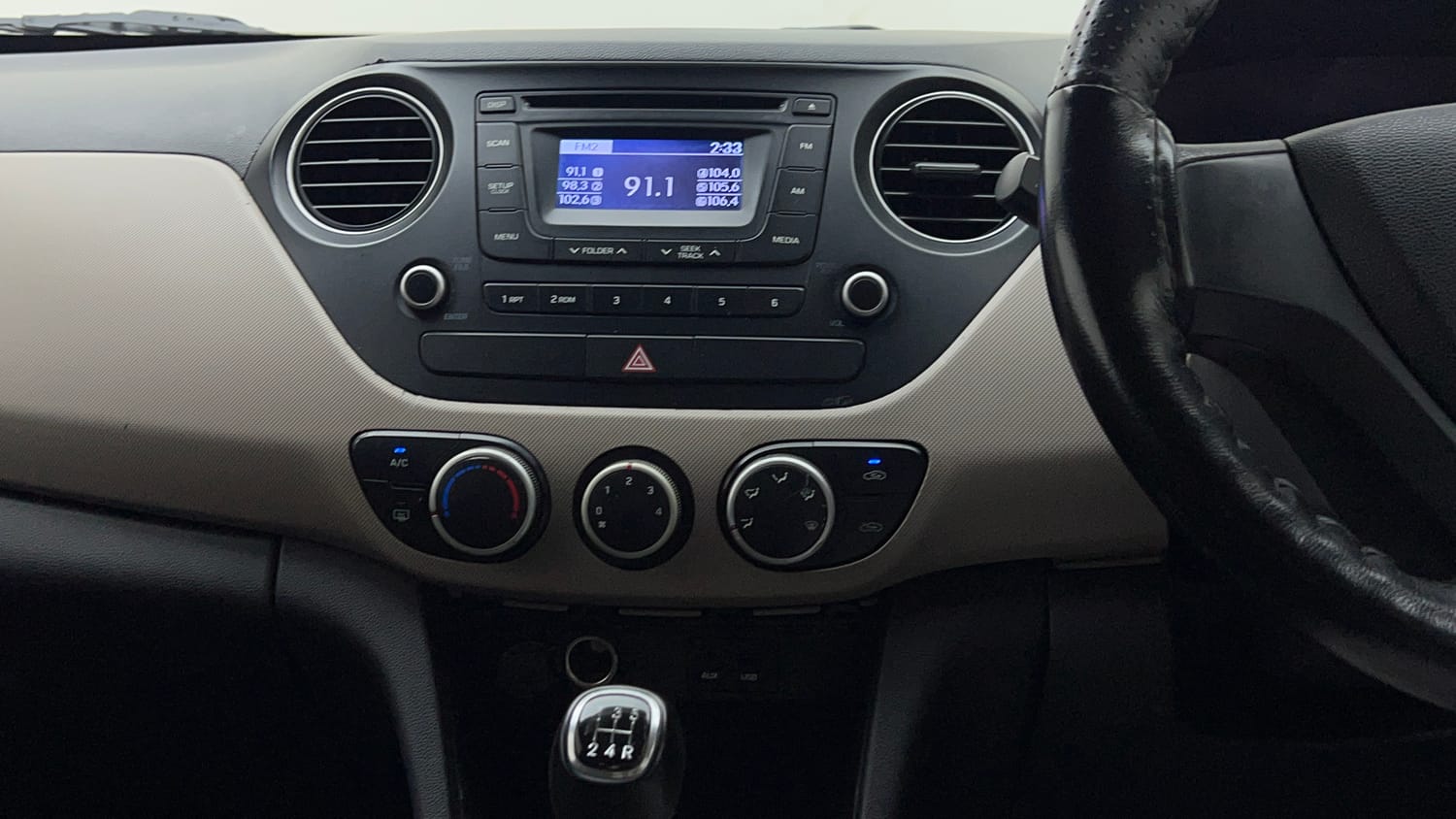 Used 2014 null Petrol Manual interior MUSIC SYSTEM & AC CONTROL VIEW