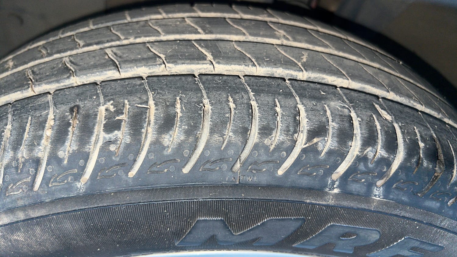 Used 2024 Renault Triber RXZ EASY-R AMT Petrol Automatic tyres LEFT FRONT TYRE TREAD VIEW