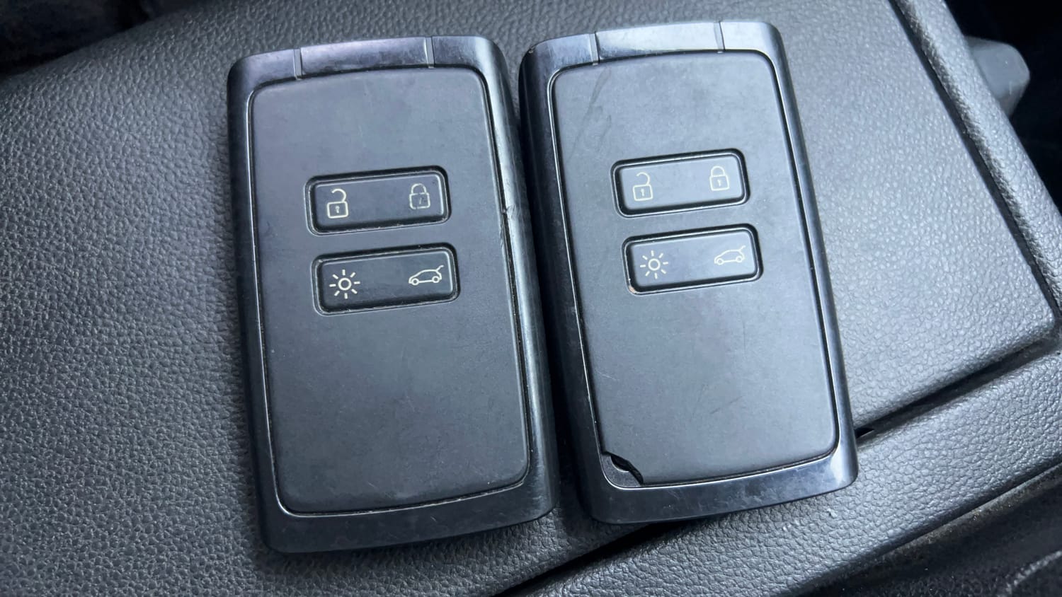 Used 2024 Renault Triber RXZ EASY-R AMT Petrol Automatic extra CAR KEY VIEW