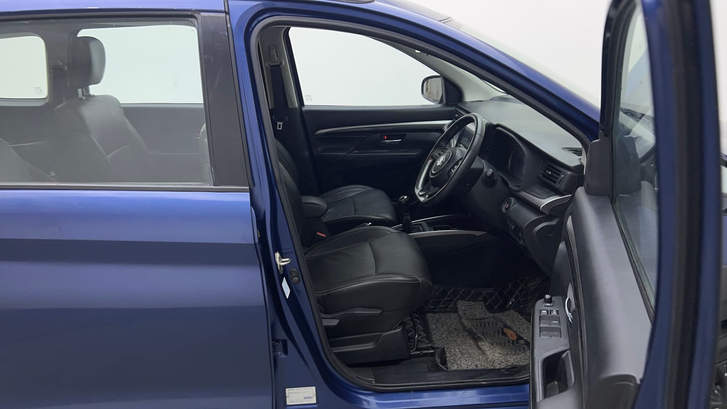 Used 2019 Maruti Suzuki XL6 Alpha MT Petrol Petrol Manual interior RIGHT SIDE FRONT DOOR CABIN VIEW