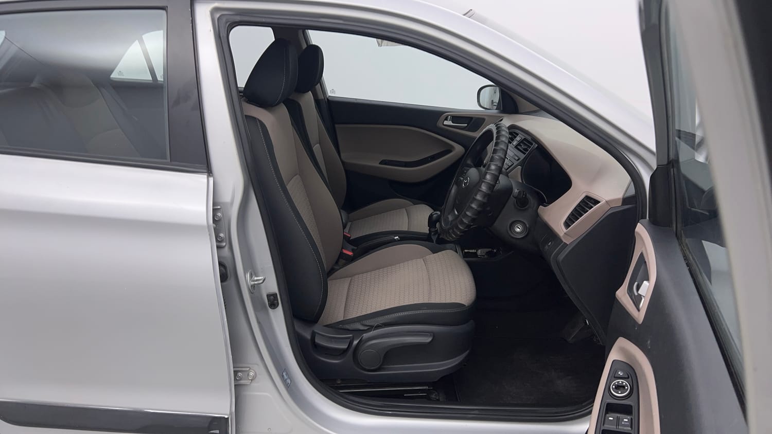 Used 2016 Hyundai Elite i20 Sportz 1.2 Petrol Manual interior RIGHT SIDE FRONT DOOR CABIN VIEW