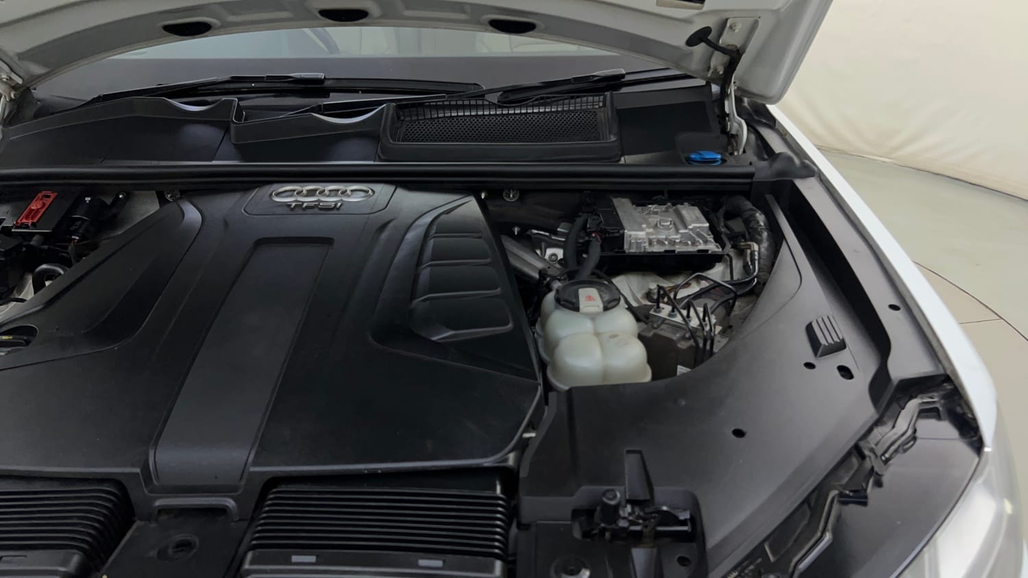 Used 2018 Audi Q7 45 TFSI Premium Plus Petrol Automatic engine ENGINE LEFT SIDE HINGE & APRON VIEW