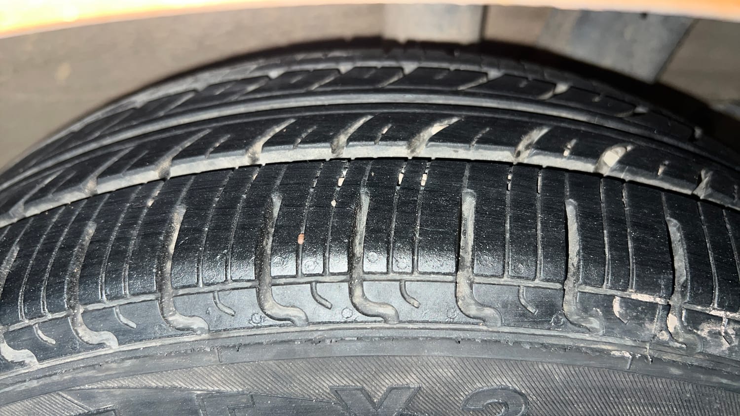 Used 2014 null Petrol Manual tyres LEFT REAR TYRE TREAD VIEW