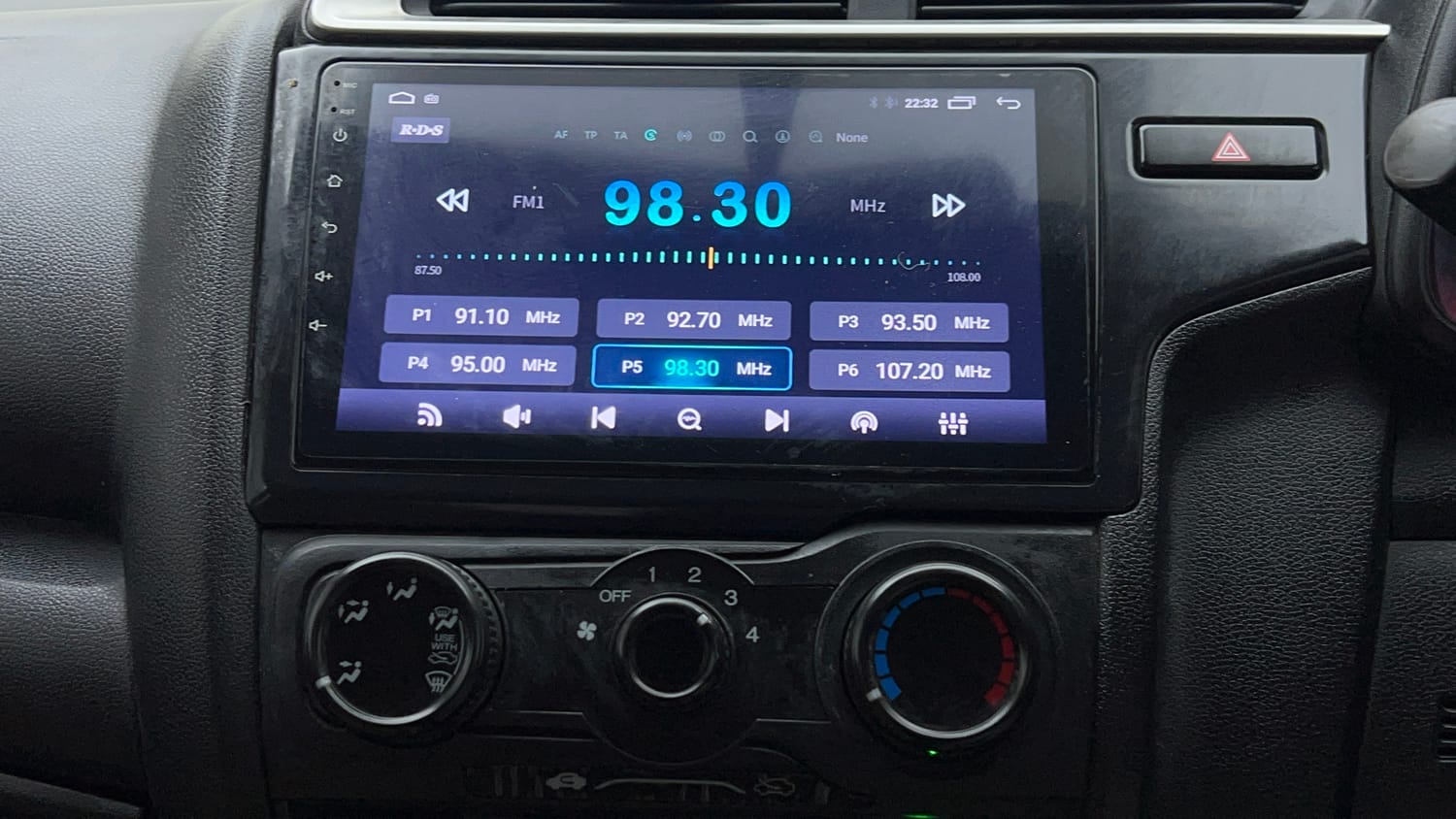 Used 2017 Honda Jazz S Petrol Petrol Manual top_features Integrated (in-dash) music system