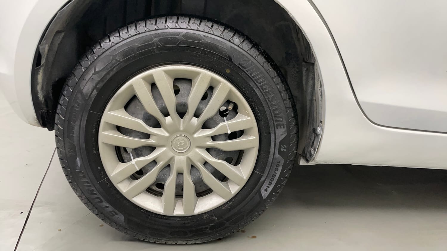 Used 2013 Maruti Suzuki Swift VXi Petrol Manual tyres RIGHT REAR TYRE RIM VIEW