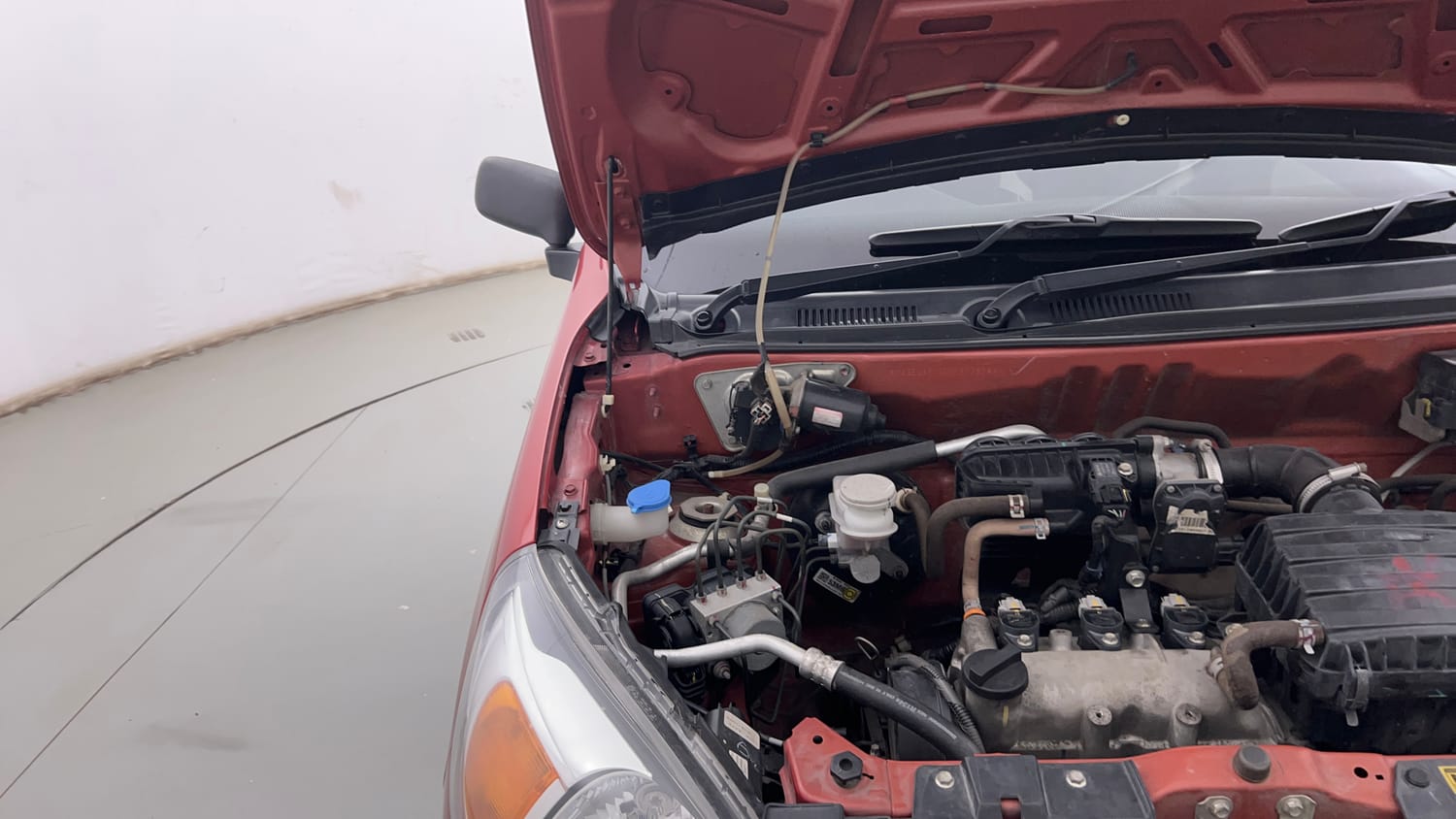 Used 2022 Maruti Suzuki Alto 800 LXi (O) Petrol Manual engine ENGINE RIGHT SIDE HINGE & APRON VIEW
