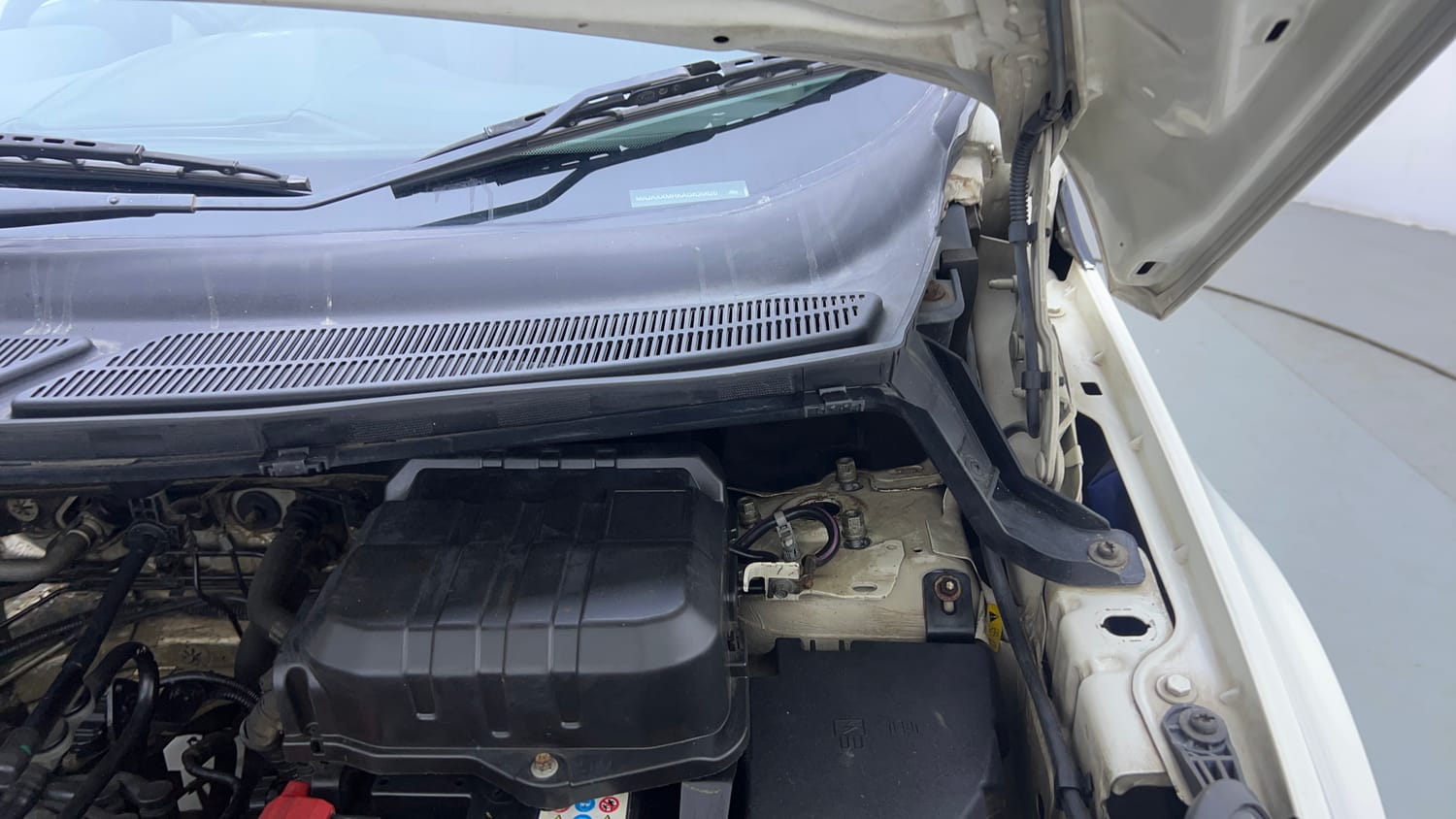 Used 2016 Ford EcoSport Titanium 1.5L Ti-VCT AT Petrol Automatic engine ENGINE LEFT SIDE HINGE & APRON VIEW
