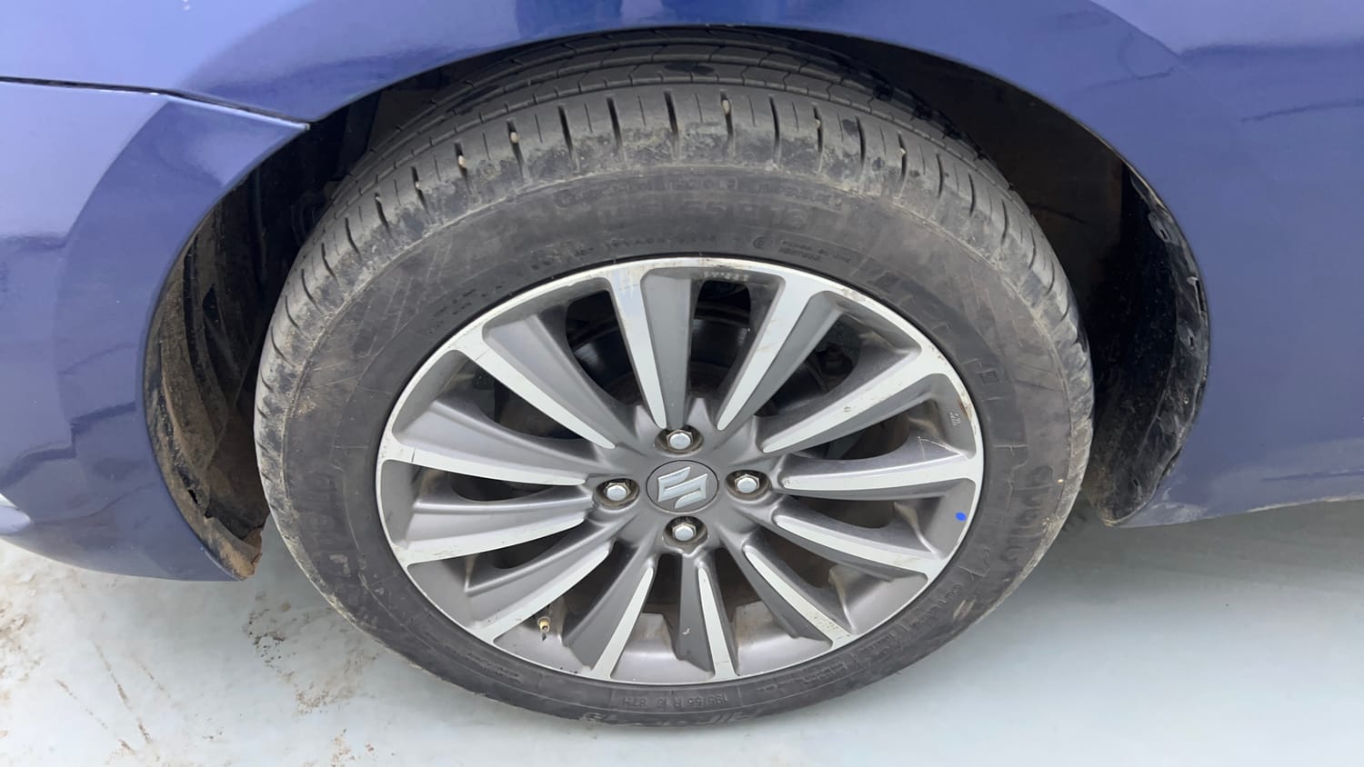 Used 2019 Maruti Suzuki Ciaz Alpha Hybrid 1.5 AT Petrol Automatic tyres LEFT FRONT TYRE RIM VIEW