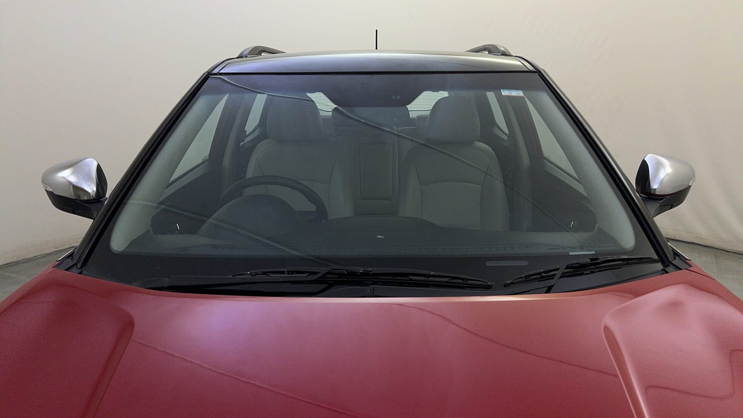 Used 2021 Mahindra XUV 300 W8 (O) 1.5 Diesel AMT Dual Tone Diesel Automatic exterior FRONT WINDSHIELD VIEW