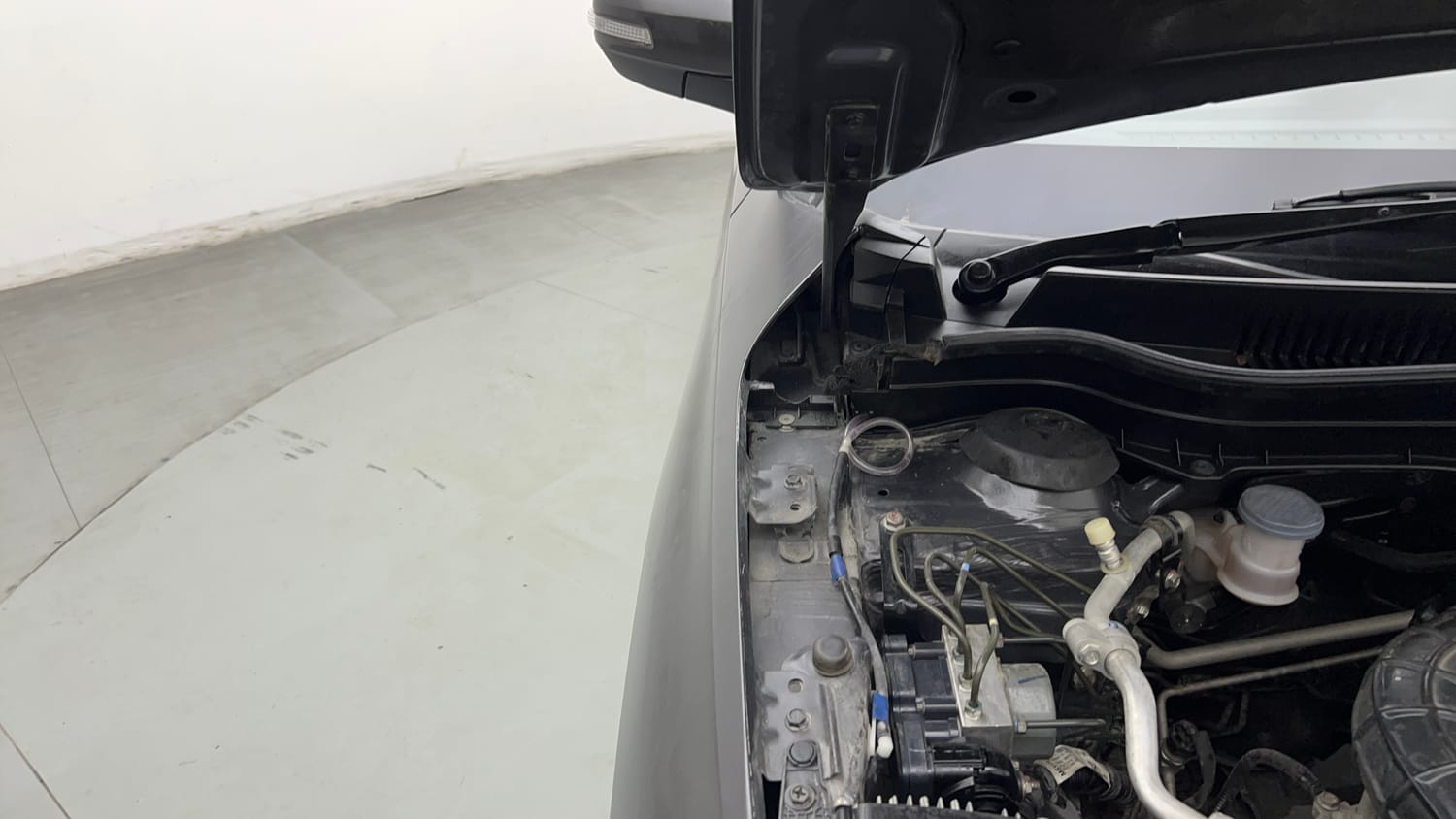 Used 2022 maruti-suzuki Vitara Brezza VXi Petrol Manual engine ENGINE RIGHT SIDE HINGE & APRON VIEW