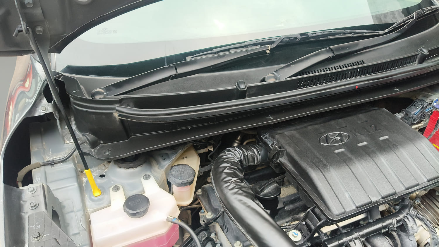 Used 2024 Hyundai Exter SX 1.2 MT Petrol Manual engine ENGINE RIGHT SIDE HINGE & APRON VIEW
