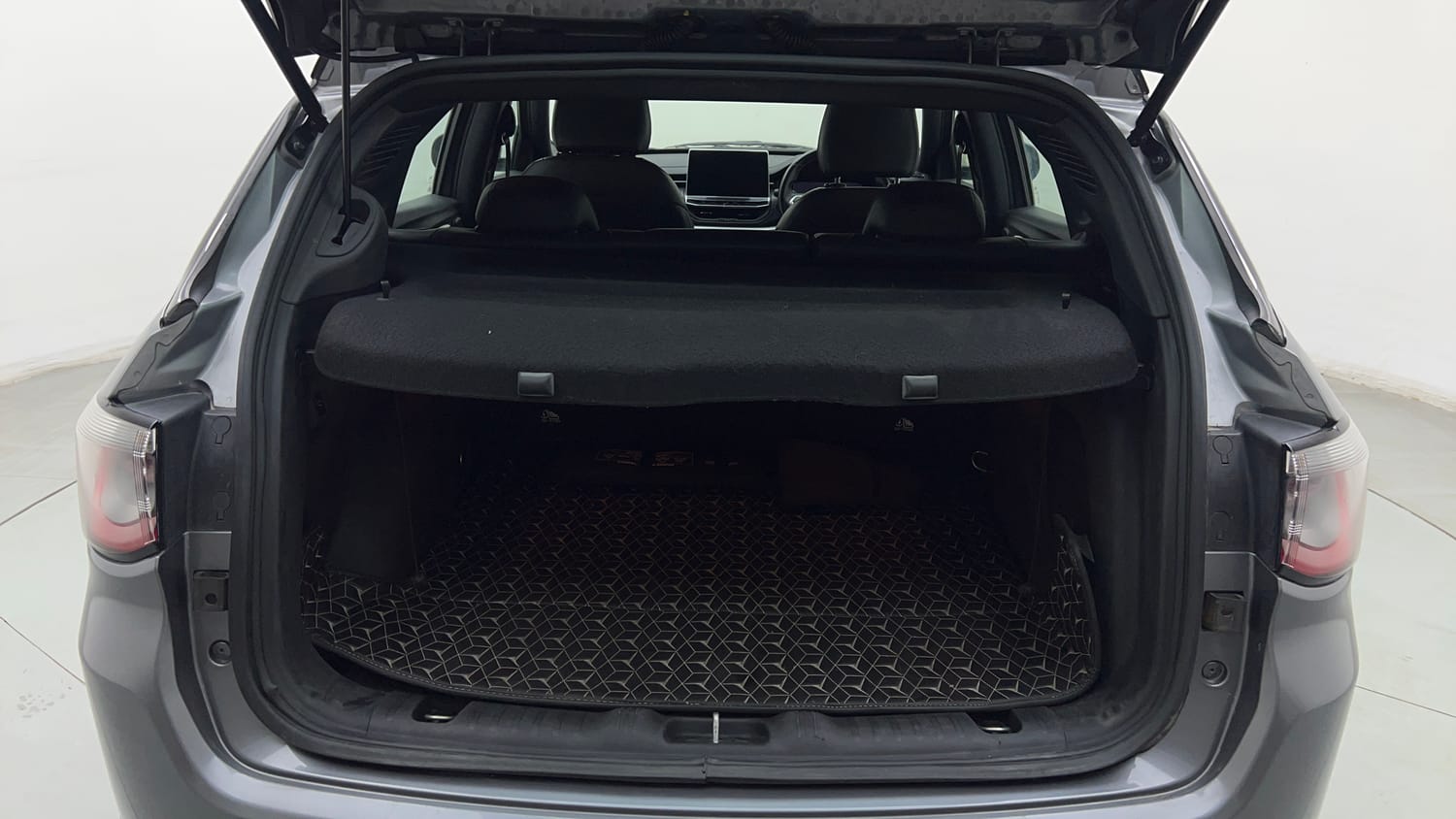 Used 2021 Jeep Compass Model S (O) 1.4 Petrol DCT Petrol Automatic interior DICKY INSIDE VIEW