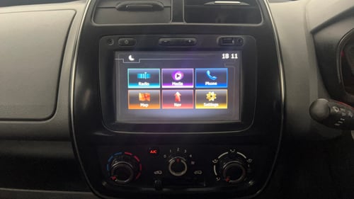 Used 2018 Renault Kwid 1.0 RXT AMT Opt Petrol Automatic interior MUSIC SYSTEM & AC CONTROL VIEW