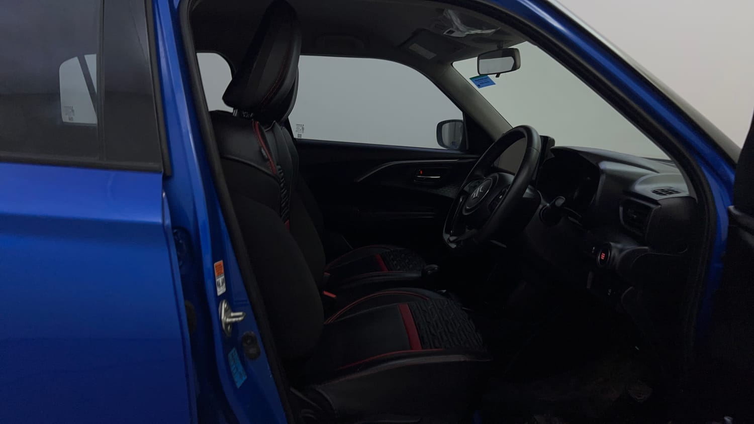Used 2025 Maruti Suzuki Swift ZXi Plus Dual Tone AMT Petrol Automatic interior RIGHT SIDE FRONT DOOR CABIN VIEW