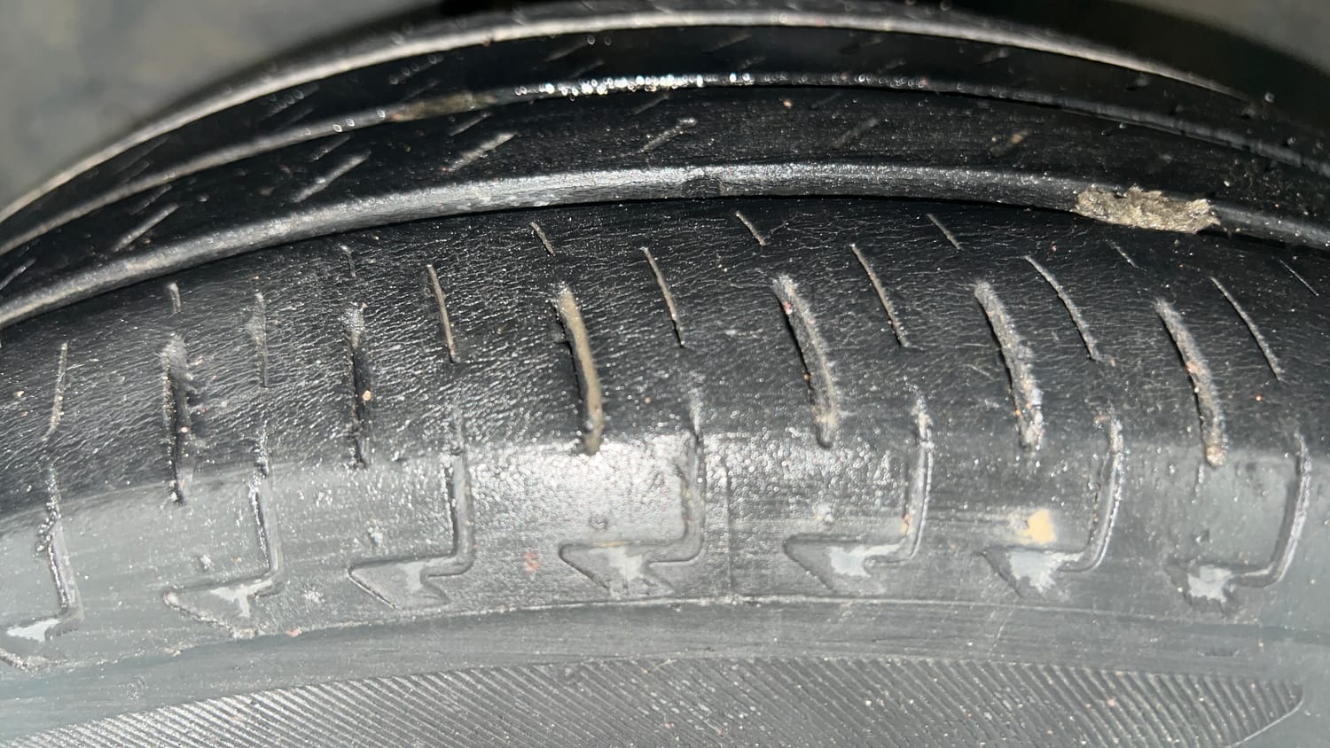 Used 2022 Maruti Suzuki Ignis Delta 1.2 MT Petrol Manual tyres LEFT FRONT TYRE TREAD VIEW