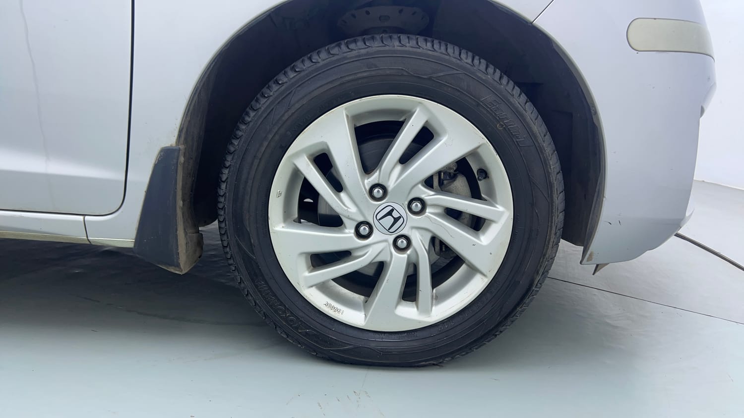 Used 2015 Honda Jazz VX Petrol Petrol Manual tyres RIGHT FRONT TYRE RIM VIEW