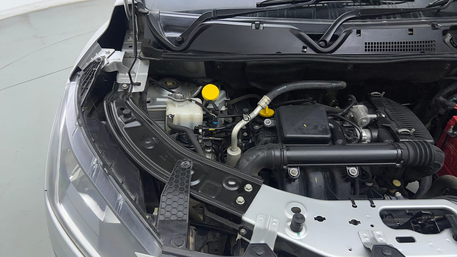 Used 2021 Nissan Magnite XL Petrol Manual engine ENGINE RIGHT SIDE VIEW