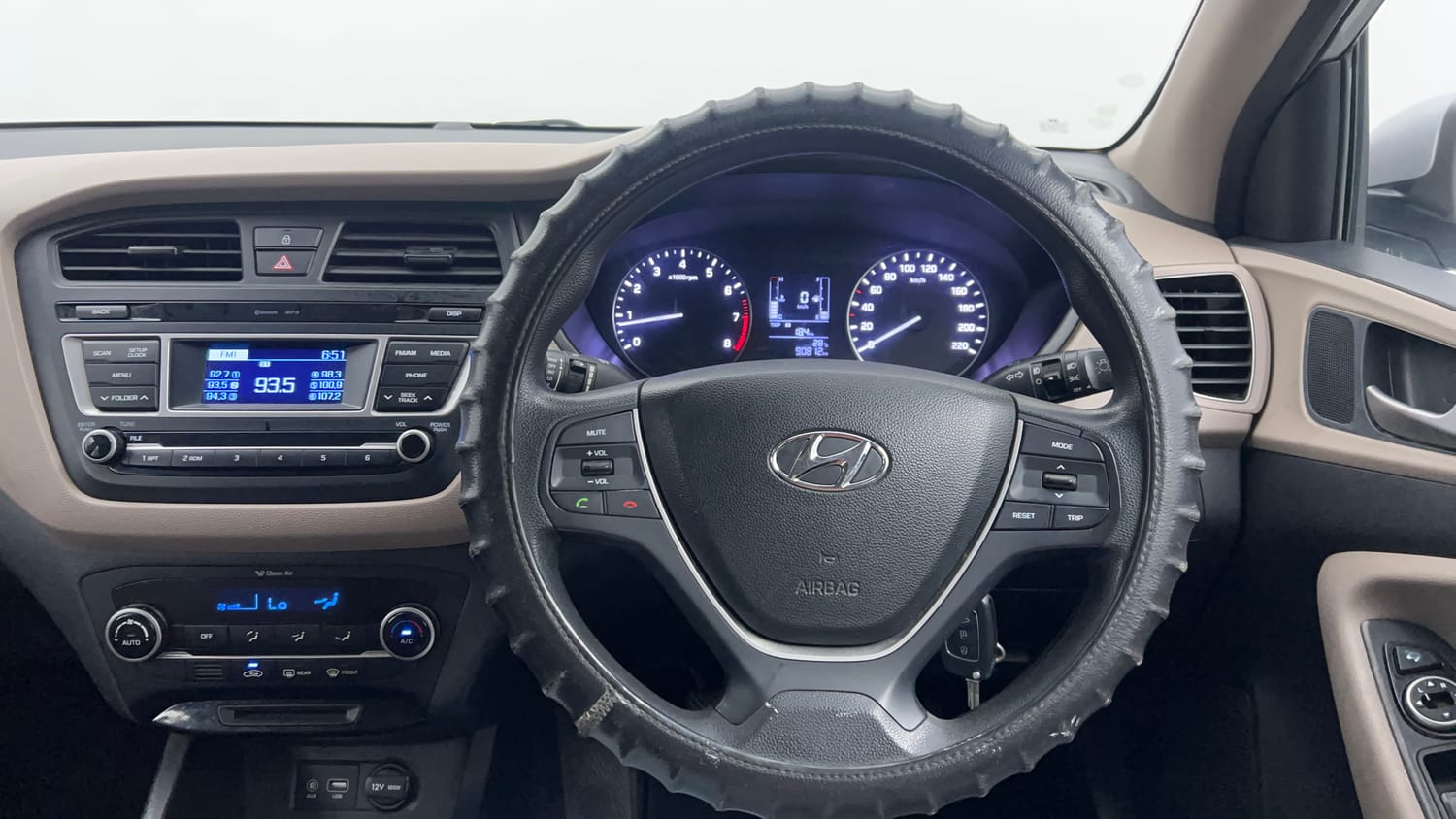 Used 2016 Hyundai Elite i20 Sportz 1.2 Petrol Manual interior STEERING VIEW