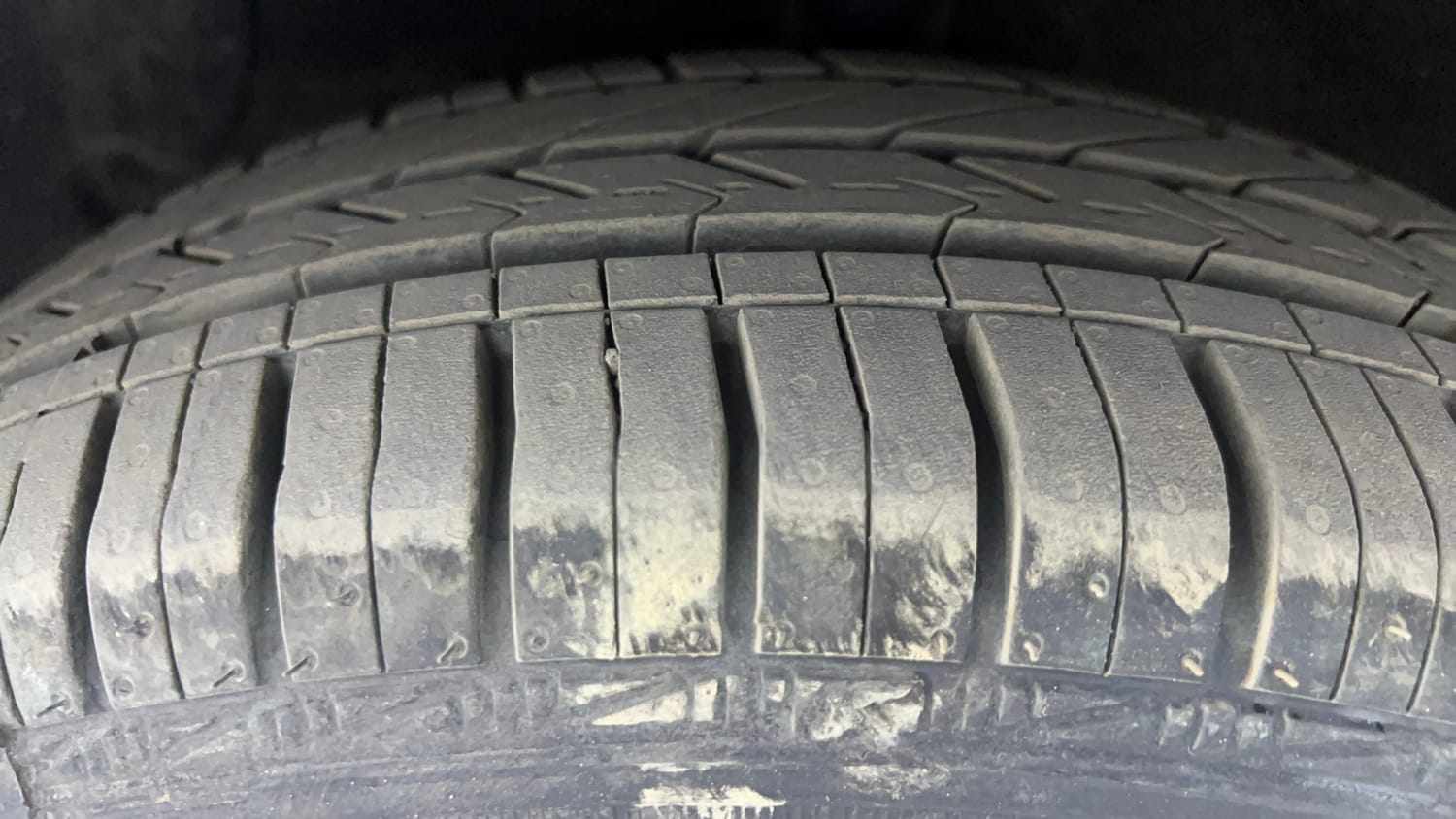 Used 2014 Hyundai Grand i10 Sportz AT 1.2 Kappa VTVT Petrol Automatic tyres LEFT FRONT TYRE TREAD VIEW