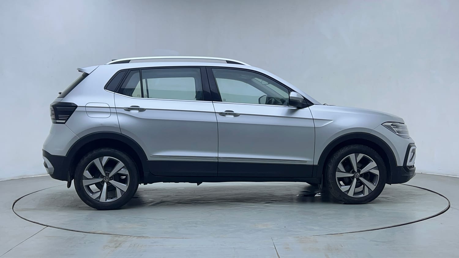 Used 2022 Volkswagen Taigun Topline 1.0 TSI MT Petrol Manual exterior RIGHT SIDE VIEW
