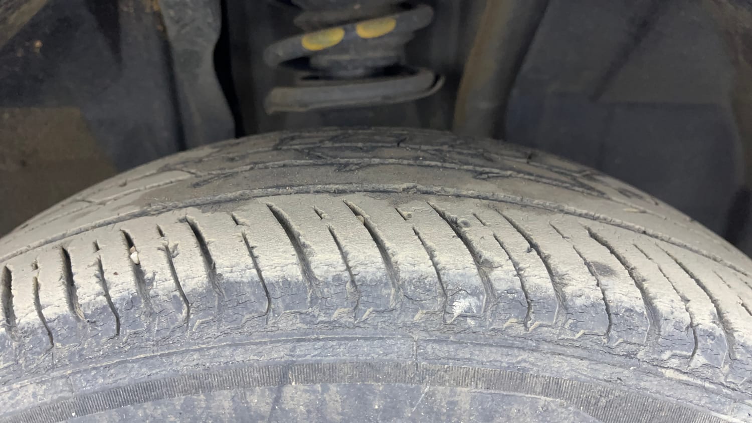 Used 2023 Nissan Magnite XV Petrol Manual tyres RIGHT FRONT TYRE TREAD VIEW