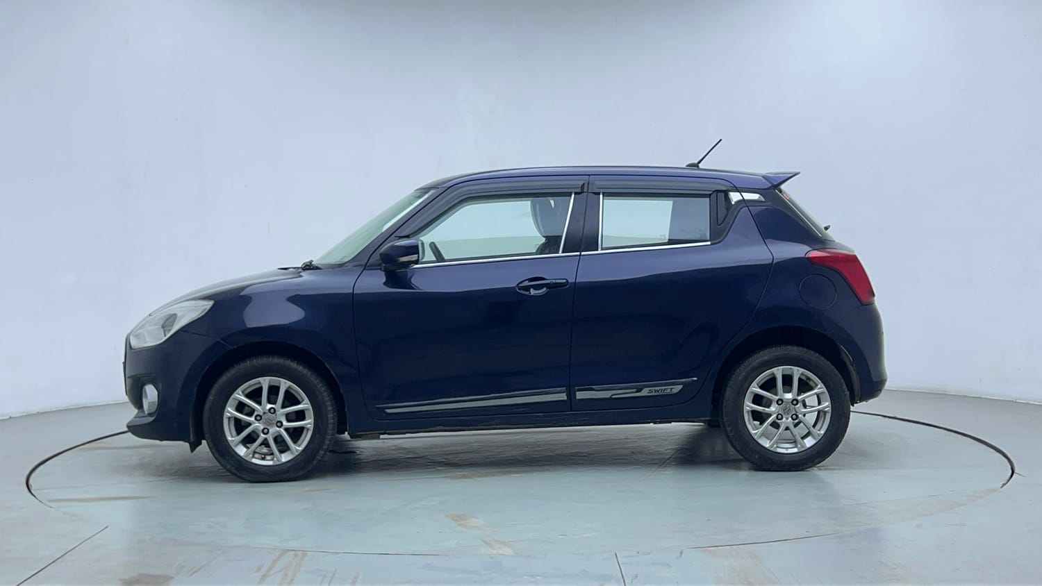Used 2018 Maruti Suzuki Swift ZXi AMT Petrol Automatic exterior LEFT SIDE VIEW