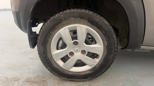 Used 2018 Renault Kwid 1.0 RXT AMT Opt Petrol Automatic tyres RIGHT REAR TYRE RIM VIEW