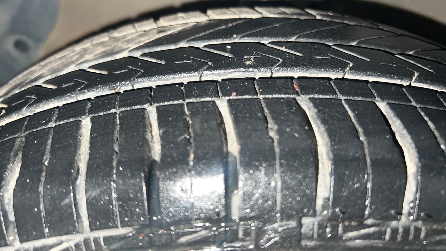 Used 2018 Hyundai Grand i10 Magna 1.2 Kappa VTVT Petrol Manual tyres LEFT FRONT TYRE TREAD VIEW