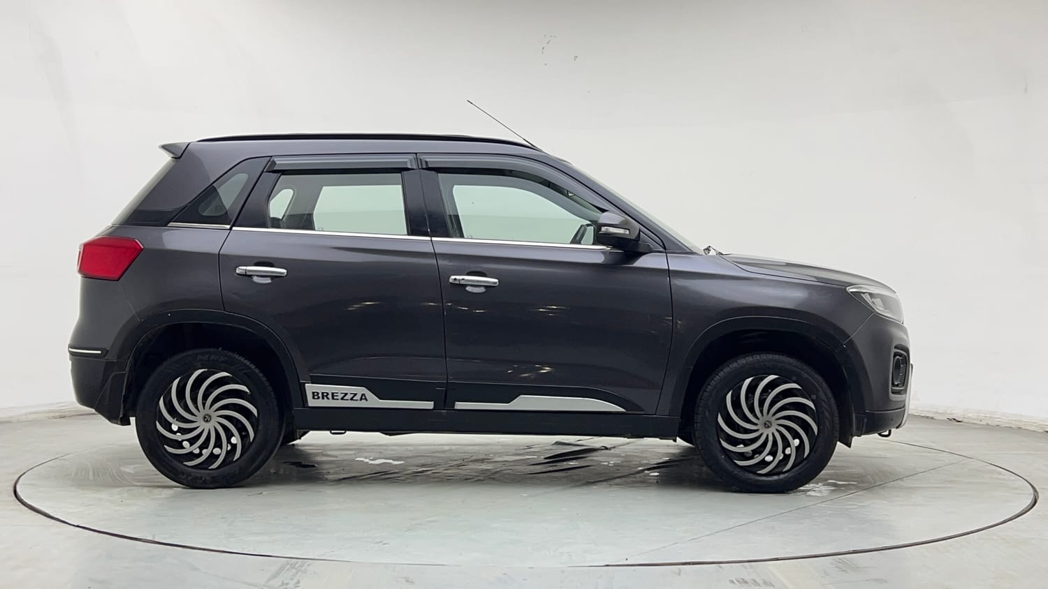 Used 2022 maruti-suzuki Vitara Brezza VXi Petrol Manual exterior RIGHT SIDE VIEW