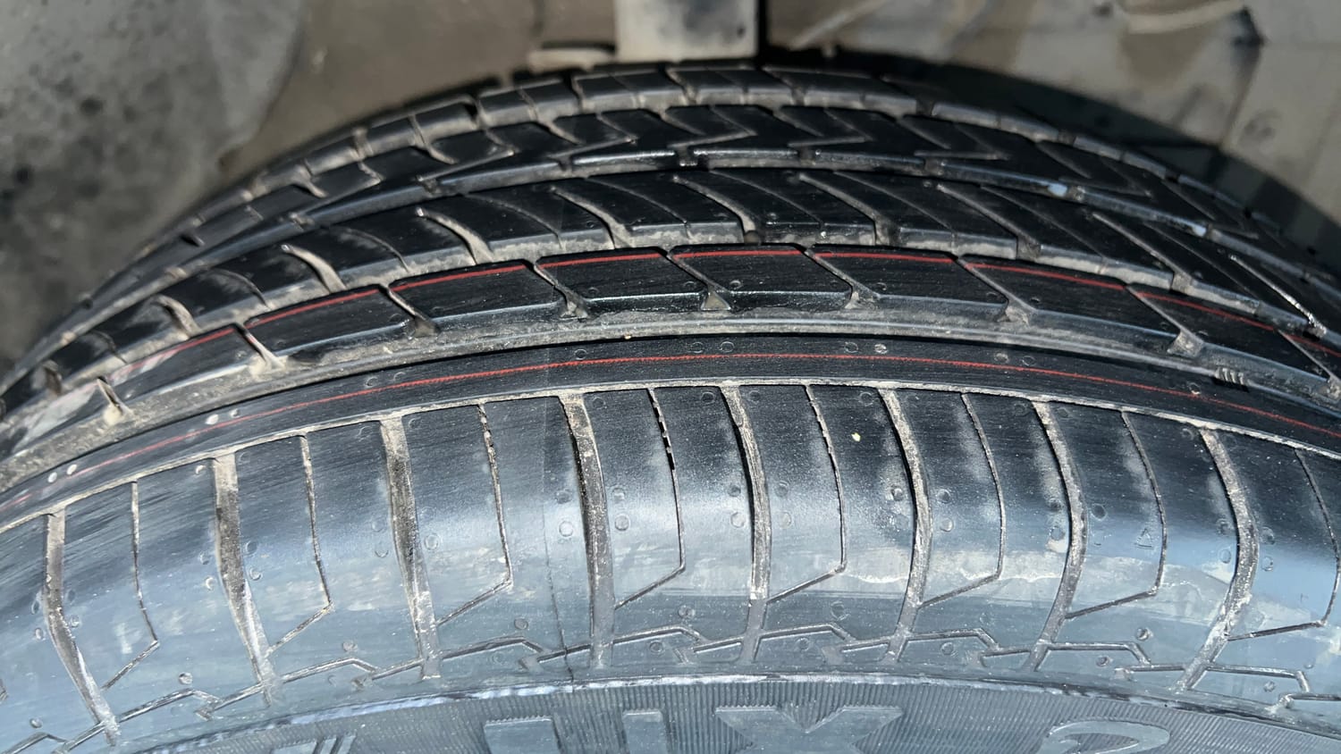Used 2022 maruti-suzuki Vitara Brezza VXi Petrol Manual tyres RIGHT FRONT TYRE TREAD VIEW